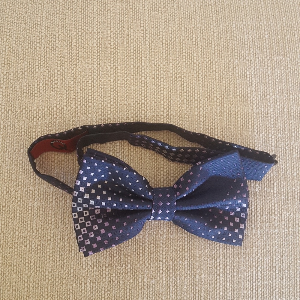 Q Brand Men's or Boys' Adjustable Bowtie